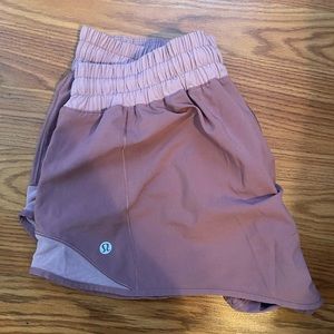 Lululemon hotty hot 2.5 in shorts Size 10